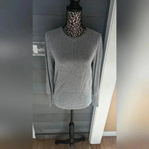 Apt 9 Women's Grey Sweater(Medium)(EUC) - Picture 3 of 14